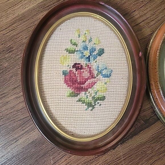 Pair Vintage Floral Needlepoint Flowers in Oval Frames Miss Matched 9x7 & 8x6.5 - Picture 2 of 14